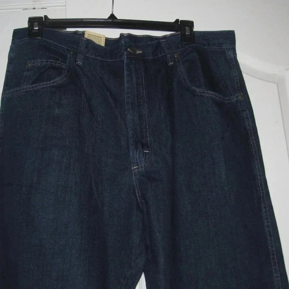 Men's NWT WRANGLER Rugged Wear Relaxed Fit Dark Wash Jeans Size 40 x 34 - Picture 3 of 7